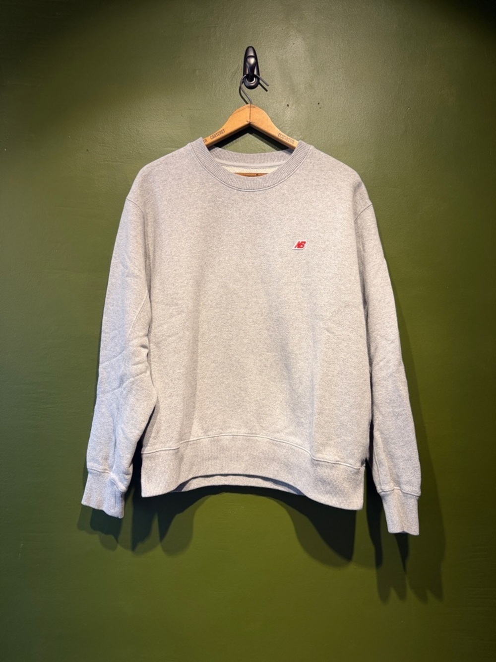 New Balance Men's Light Gray Crewneck Sweatshirt with Small Red Logo